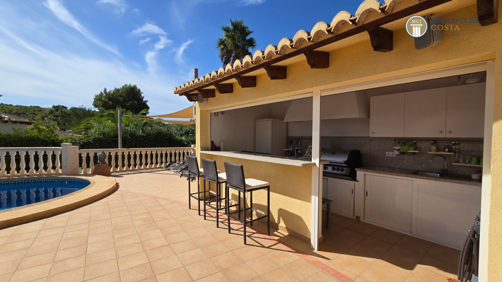 Very well-maintained, Mediterranean-style single-story house for sale in Jávea.