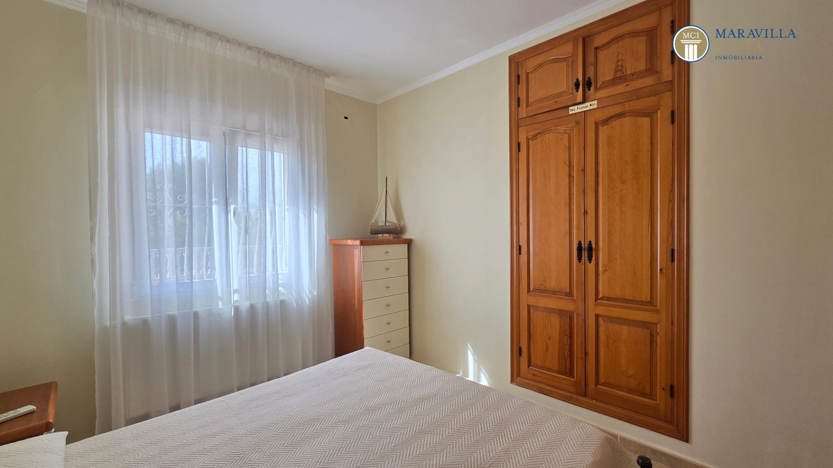 Very well-maintained, Mediterranean-style single-story house for sale in Jávea.
