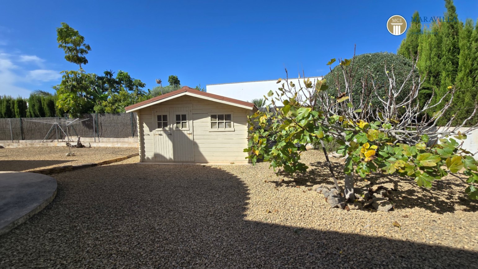 Very well-maintained, Mediterranean-style single-story house for sale in Jávea.
