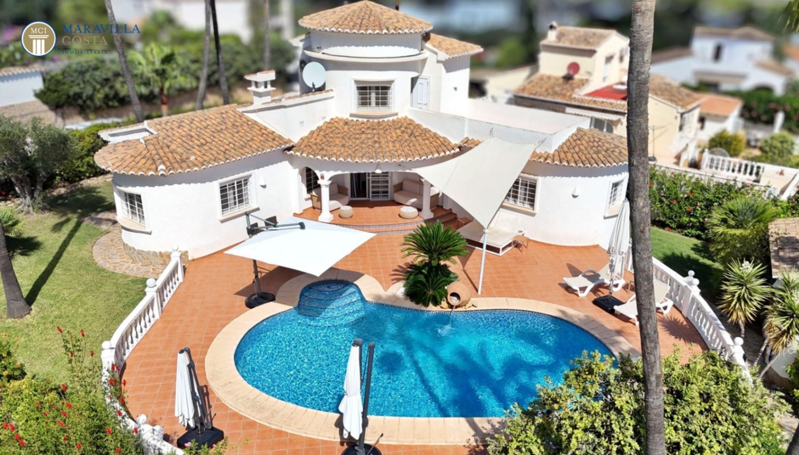 Stylish villa with sea views, guest house, and private pool area in Jávea.