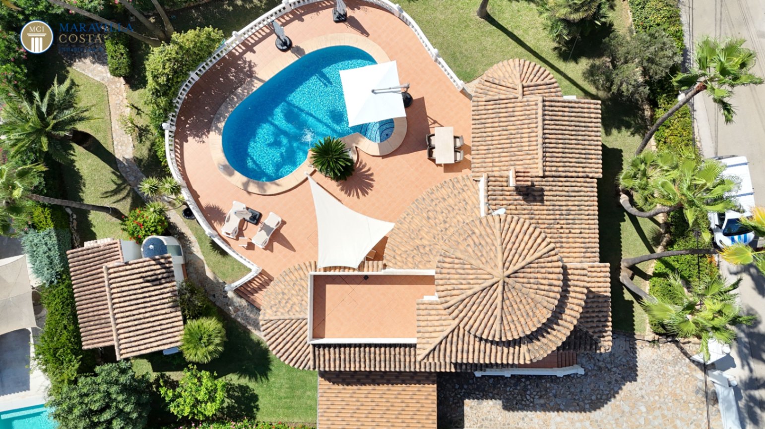 Stylish villa with sea views, guest house, and private pool area in Jávea.