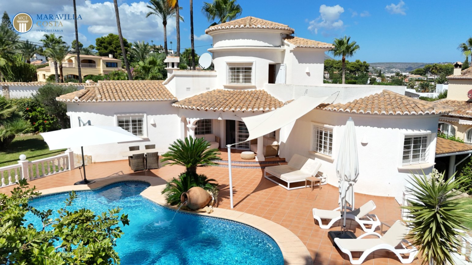 Stylish villa with sea views, guest house, and private pool area in Jávea.