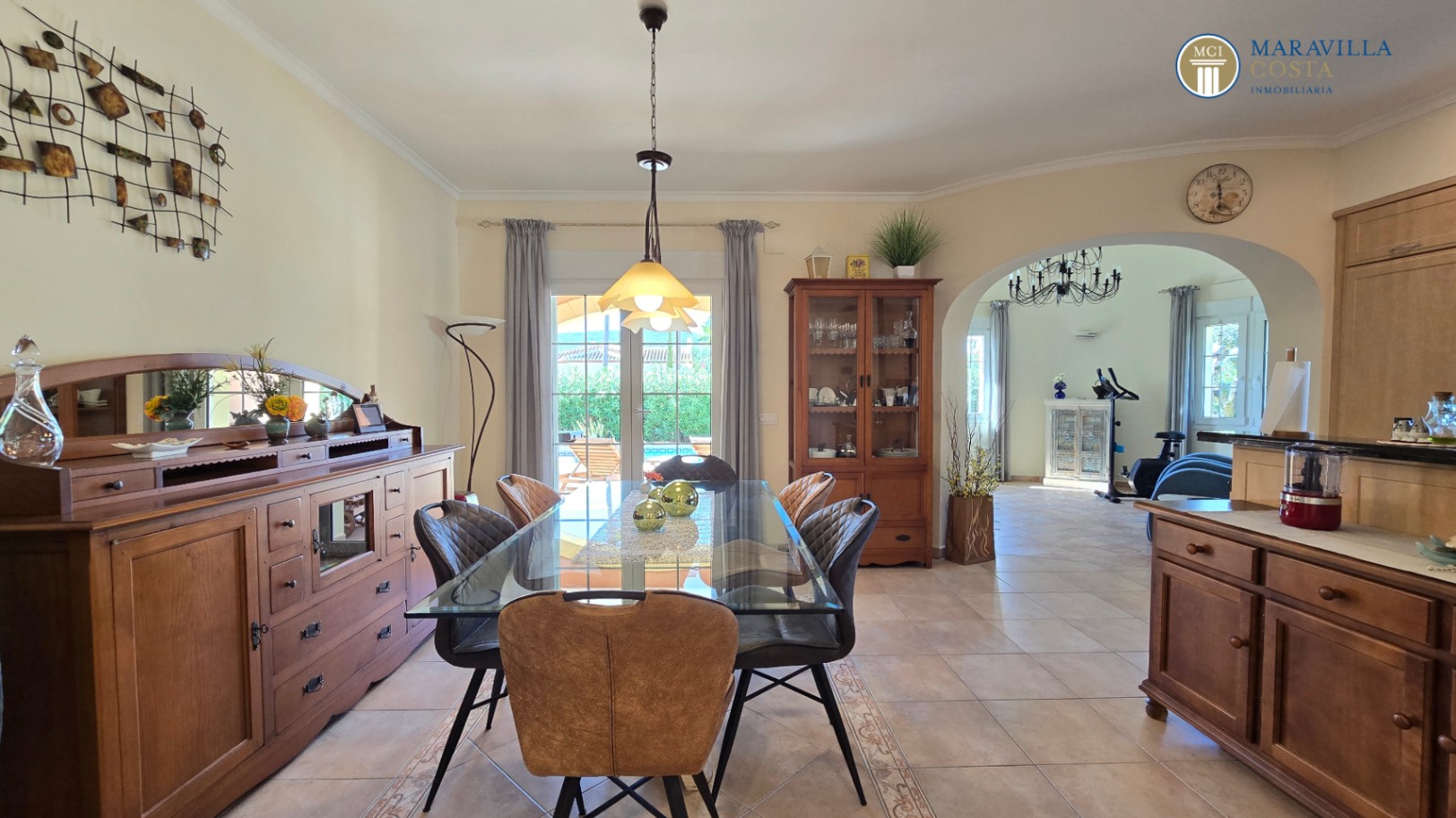 Well-maintained, well-equipped villa for sale in Jáve.