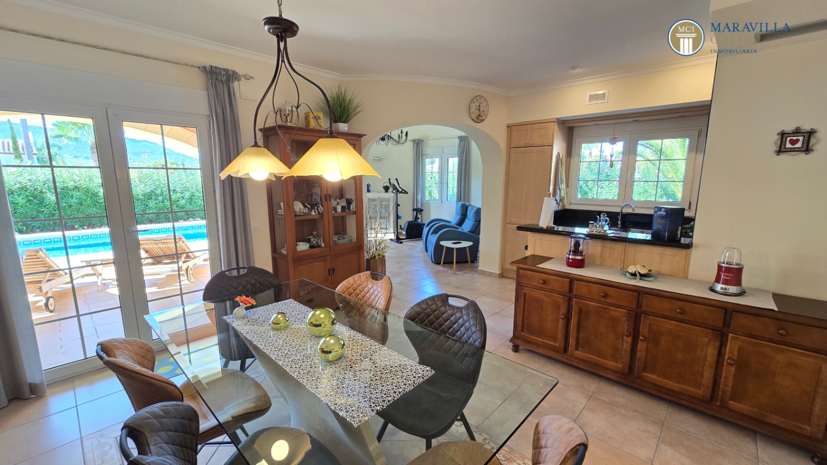 Well-maintained, well-equipped villa for sale in Jáve.