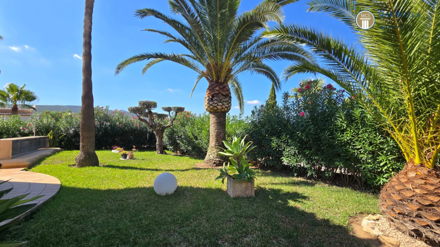 Well-maintained, well-equipped villa for sale in Jáve.