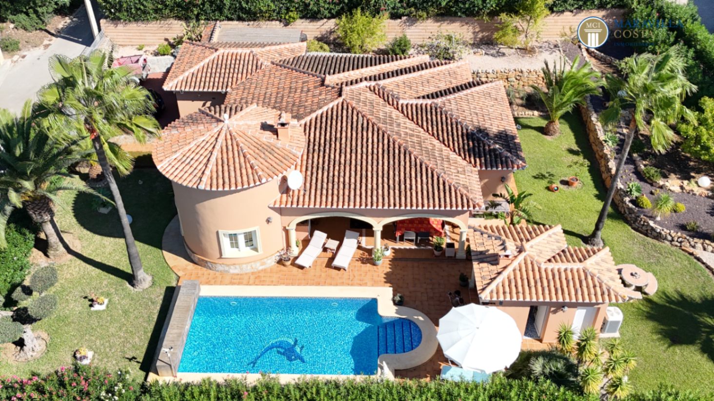 Well-maintained, well-equipped villa for sale in Jáve.