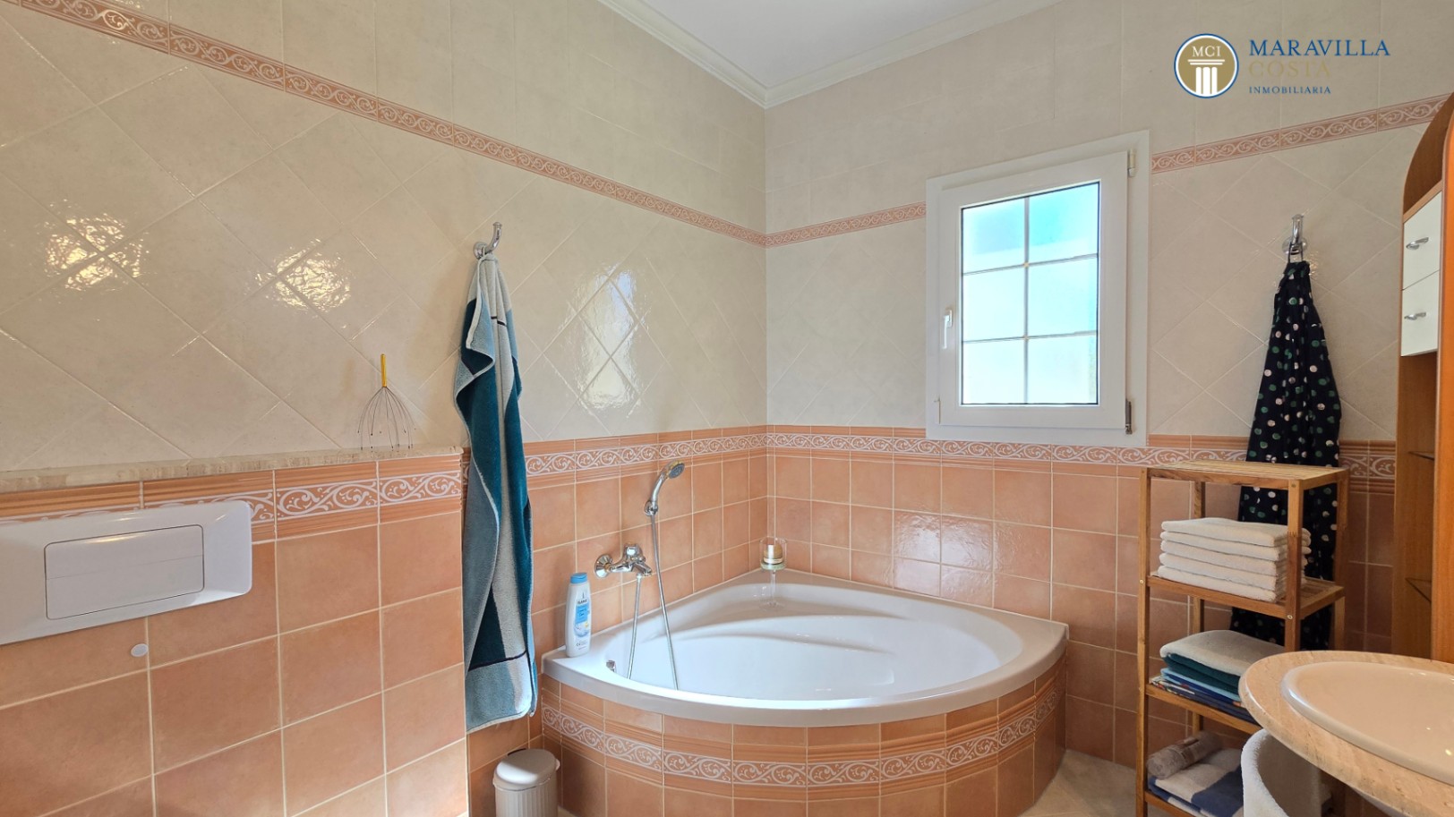 Well-maintained, well-equipped villa for sale in Jáve.