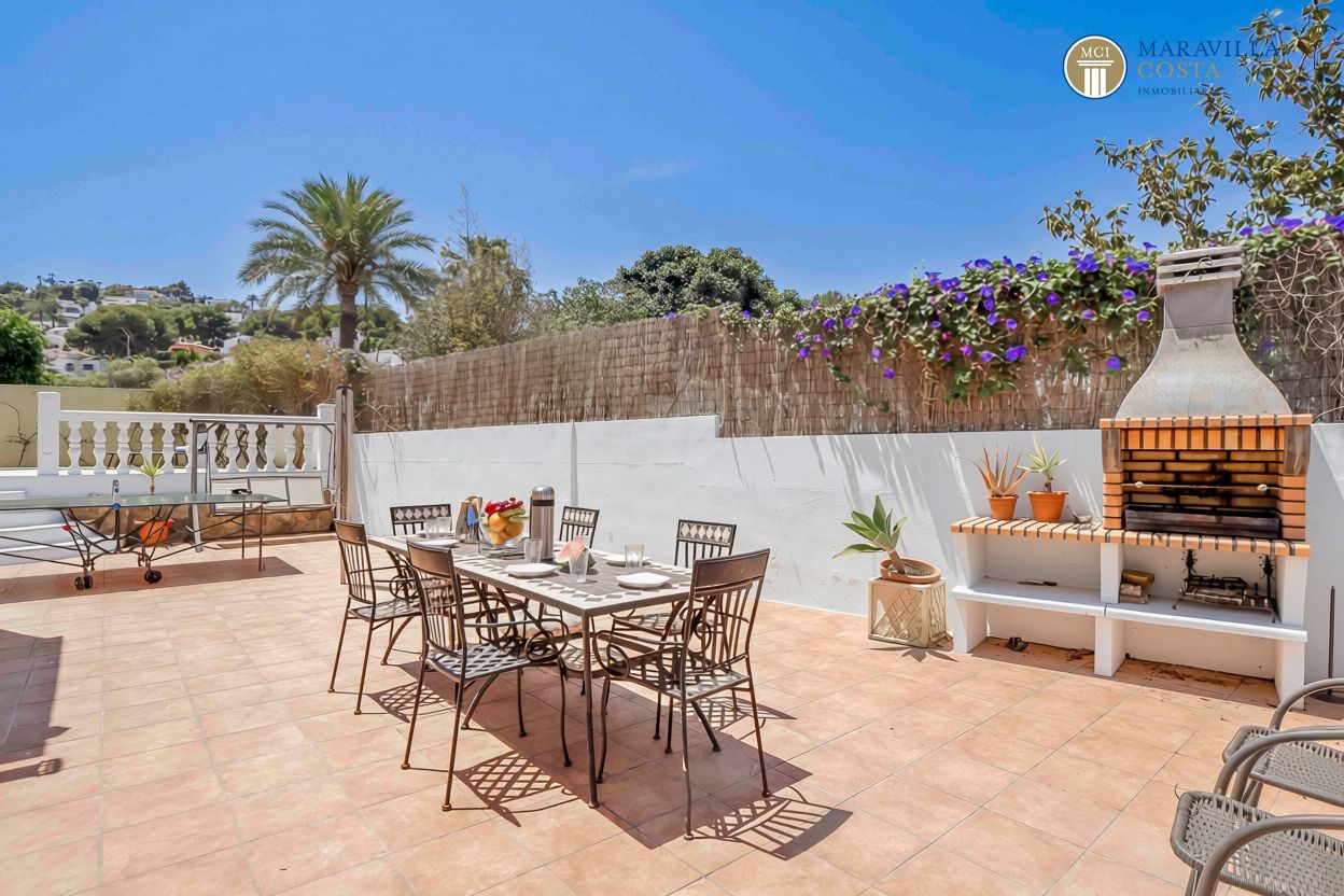 Sunny villa with pleasant living comfort