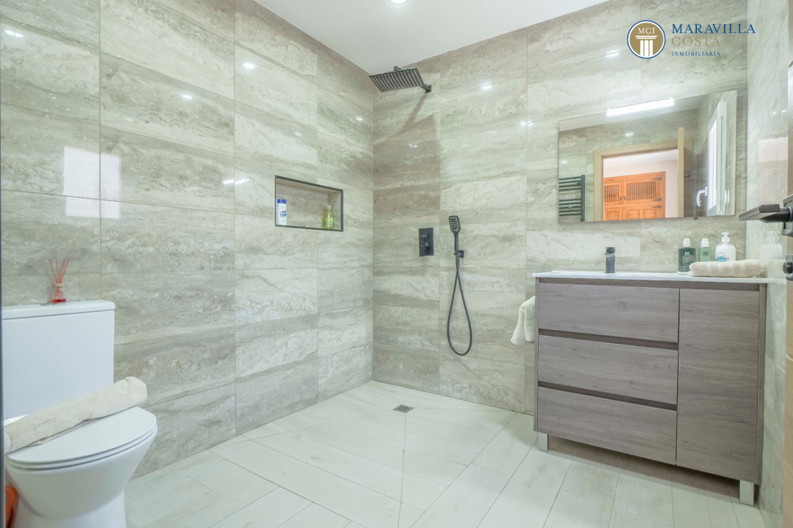 Sunny villa with pleasant living comfort