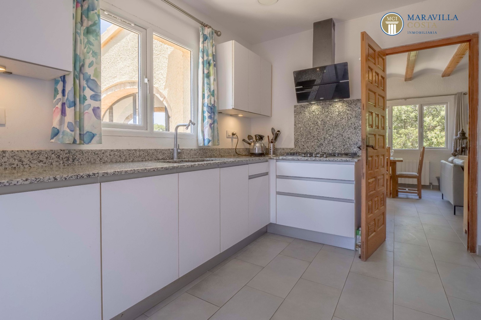 Sunny villa with pleasant living comfort