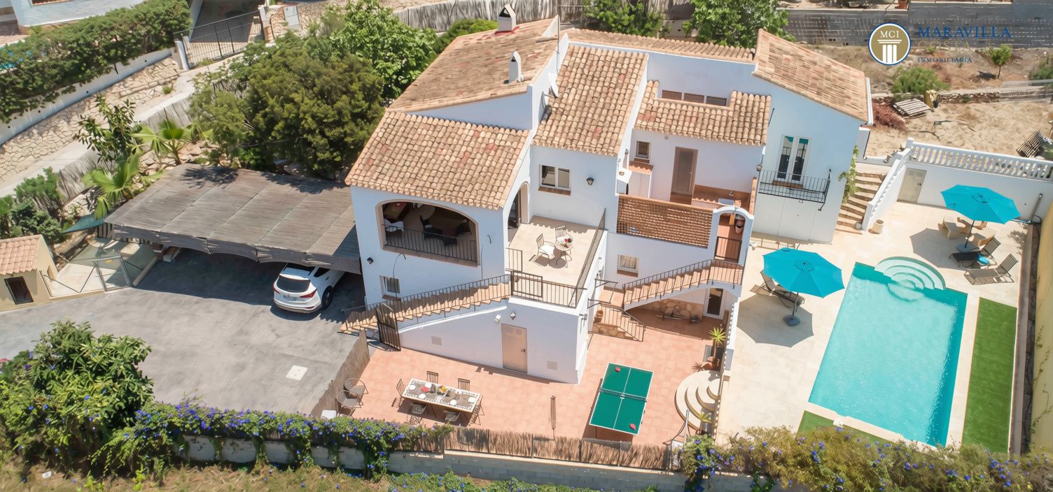 Sunny villa with pleasant living comfort
