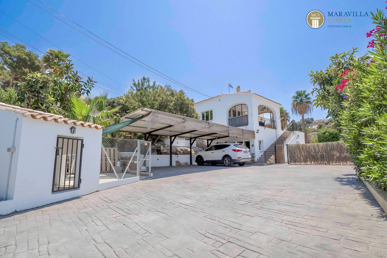Sunny villa with pleasant living comfort