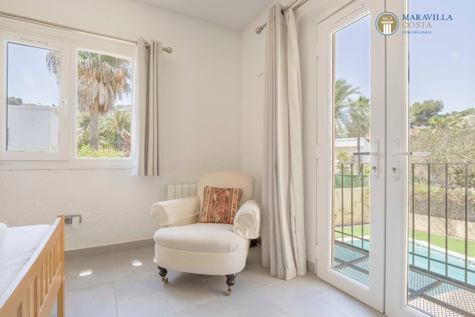 Sunny villa with pleasant living comfort