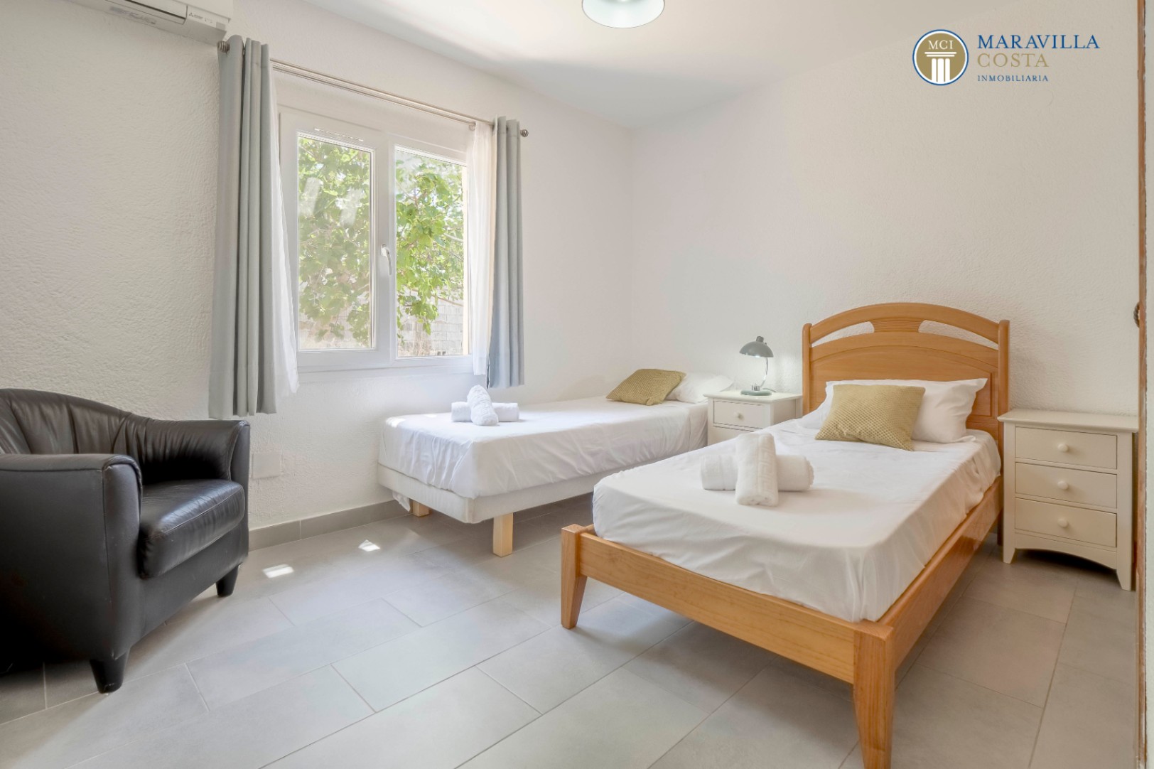 Sunny villa with pleasant living comfort
