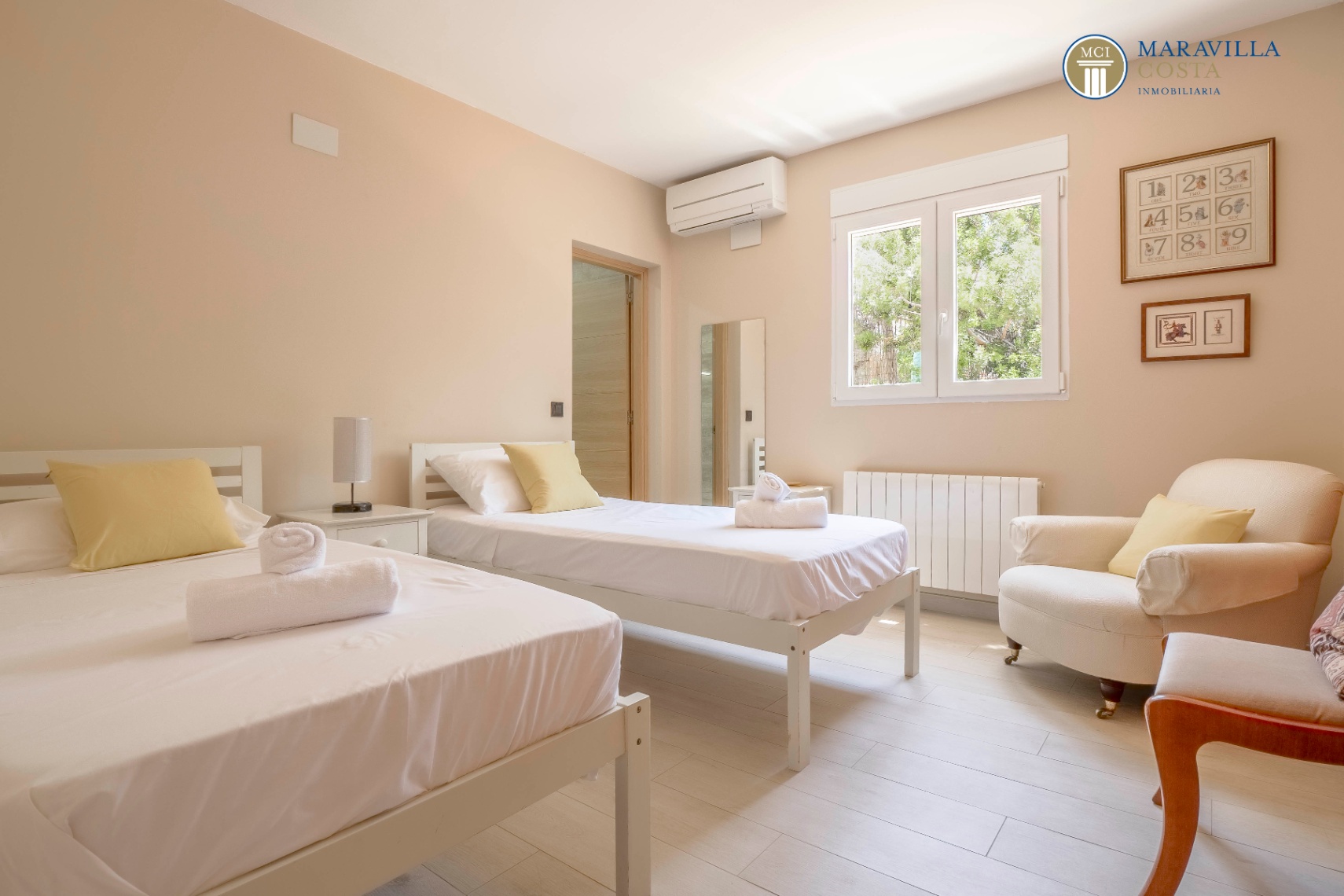 Sunny villa with pleasant living comfort